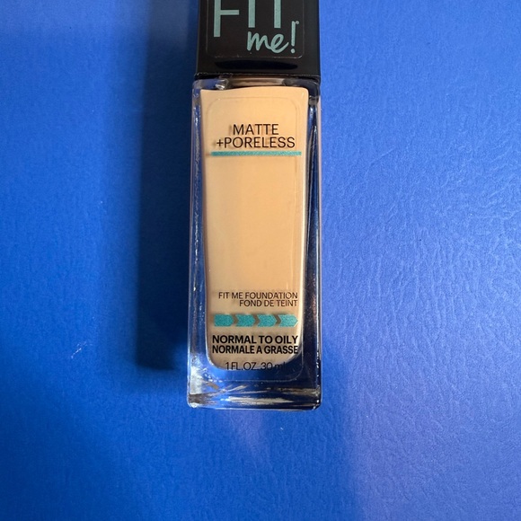 Maybelline Fit Me Matte + Poreless Foundation - 125 Nude Beige - Picture 1 of 5